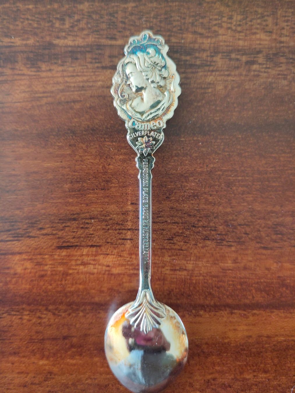Cucchiai: Cuillère souvenir Cameo – Nuovo e nell'imballaggio originale da Les Acacias venduto da mel_86bg 2