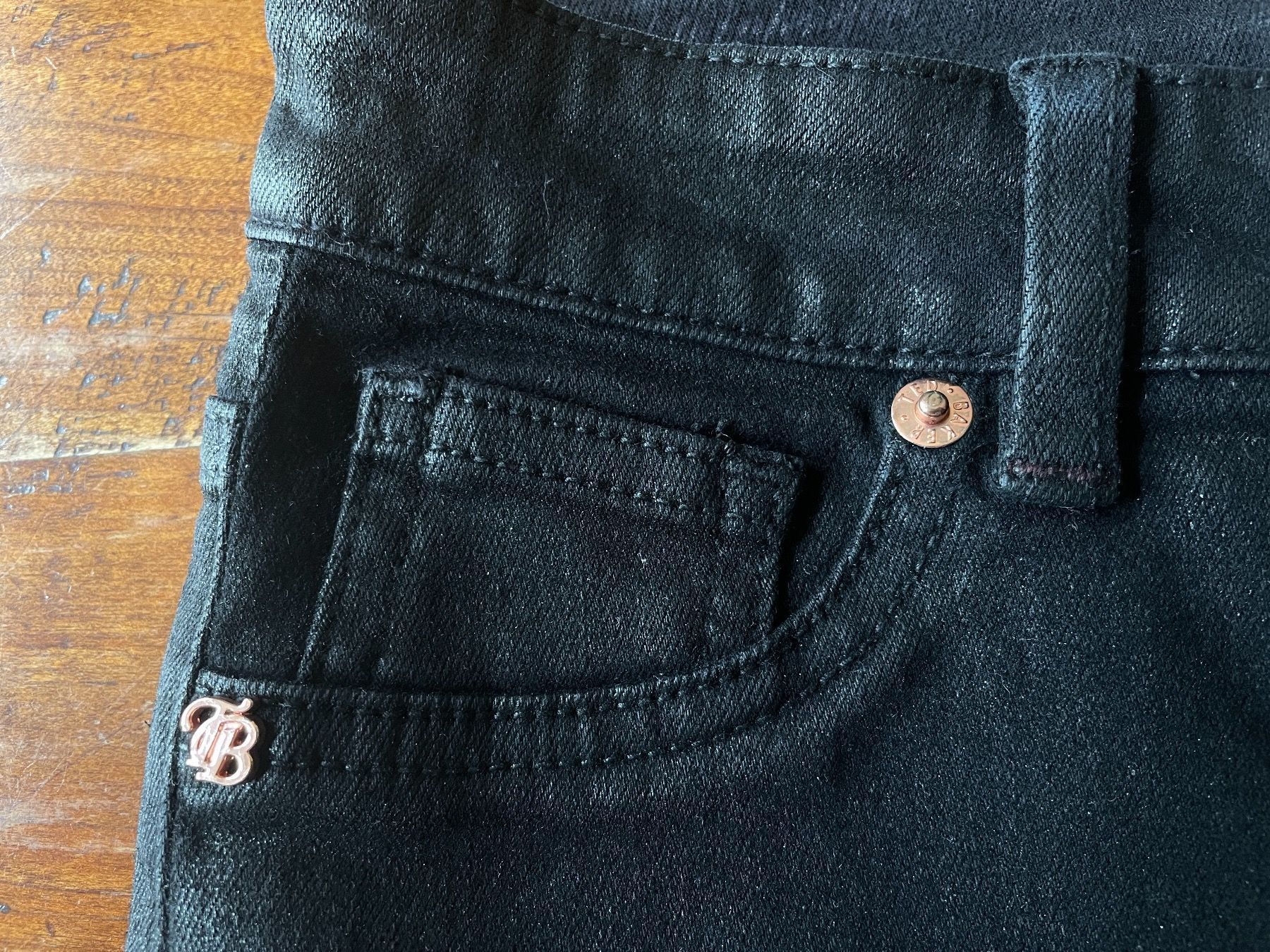 Jeans: Schwarze Jeans mit Glanz von Ted Baker – Usato da Zürich venduto da pgr_9pzn 3