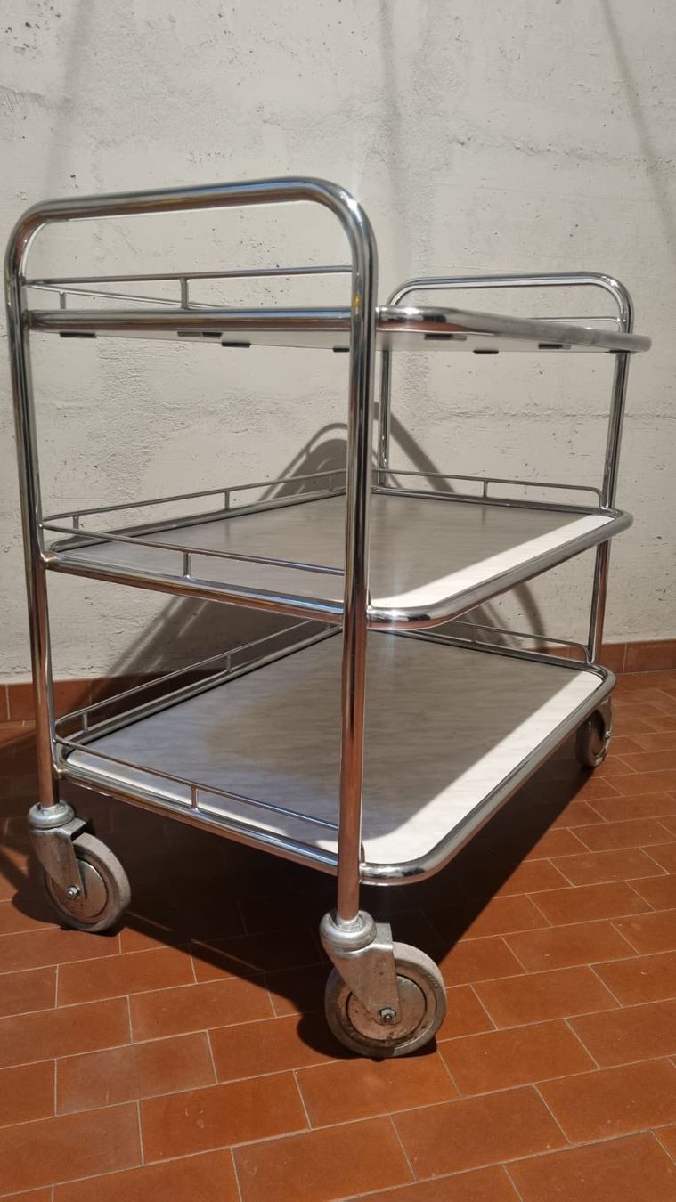 Carrelli di servizio: robuster Servierwagen, Chrom, 3-stöckig – Usato da Oberengstringen venduto da George0070 2