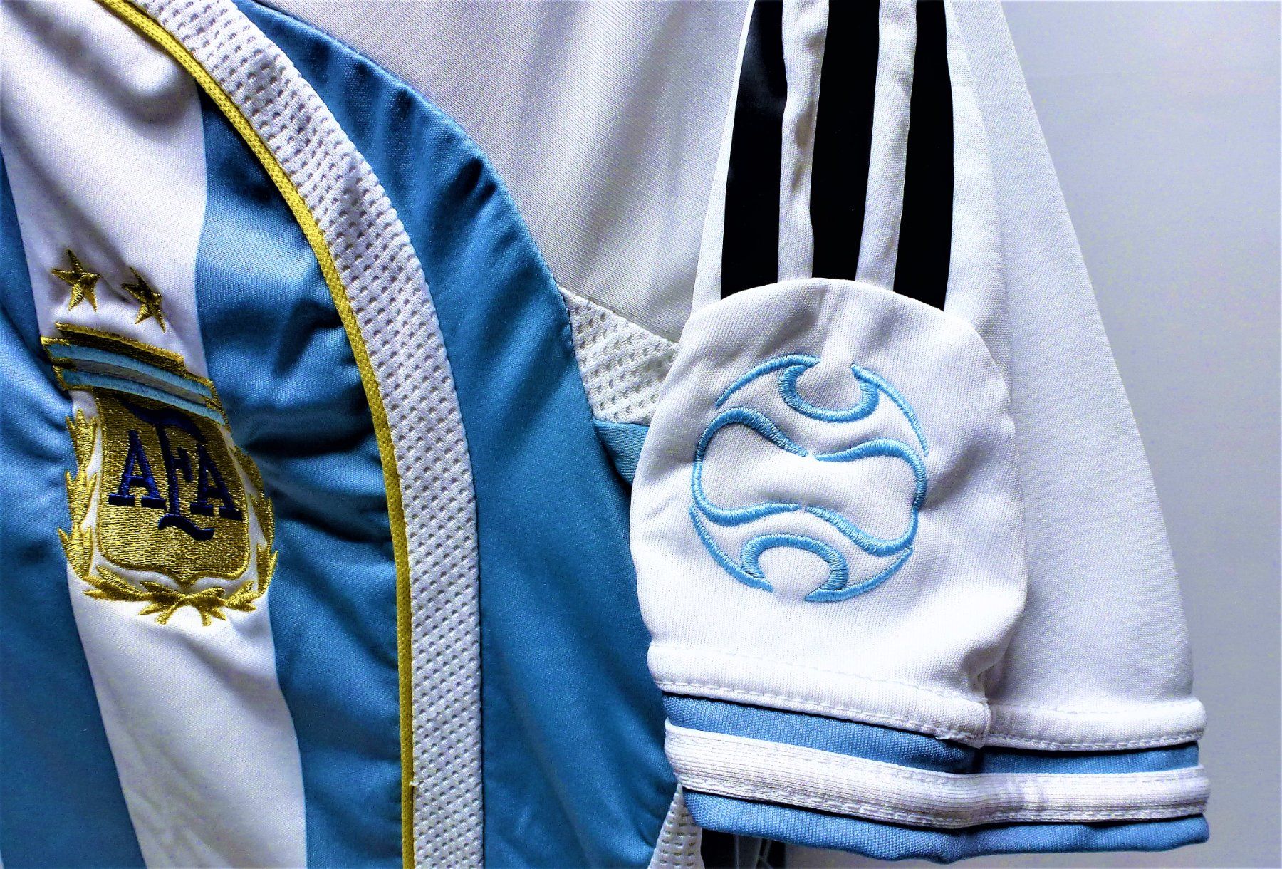 Adidas Leibchen & Hosen: Fussball-Trikot Gr.M – Gebraucht aus Murgenthal von B.StM 2