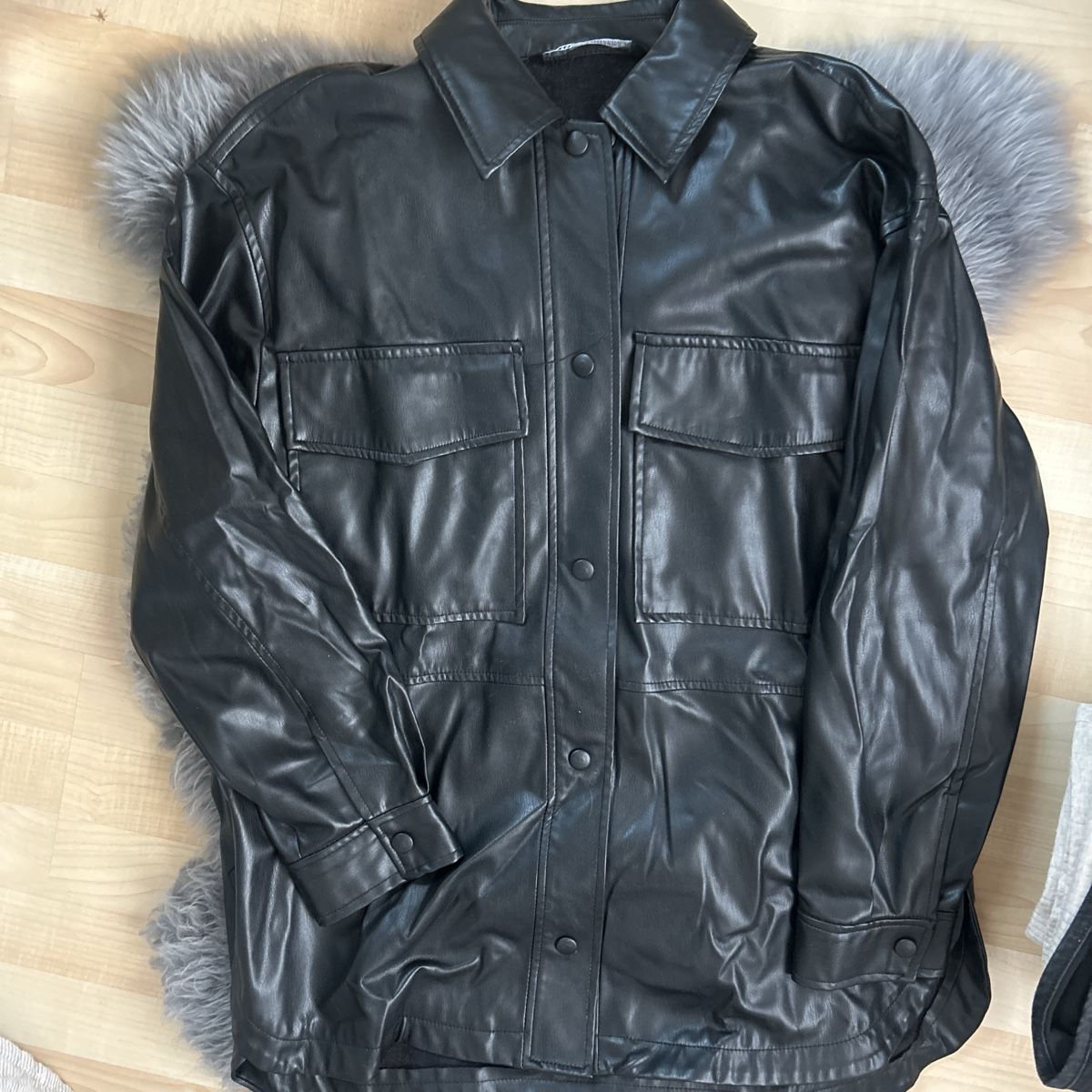 Zara Cappotti: Faux Lederjacke – Nuovo (secondo la descrizione) da Sissach venduto da kate.granger