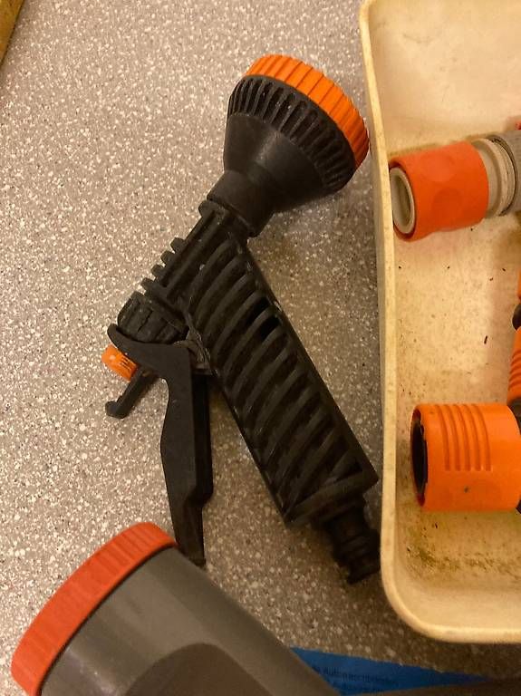 Tubi & Tubi flessibili: Gartenschlauchaufsätze – Usato da Basel venduto da Blaetzlibajass 3
