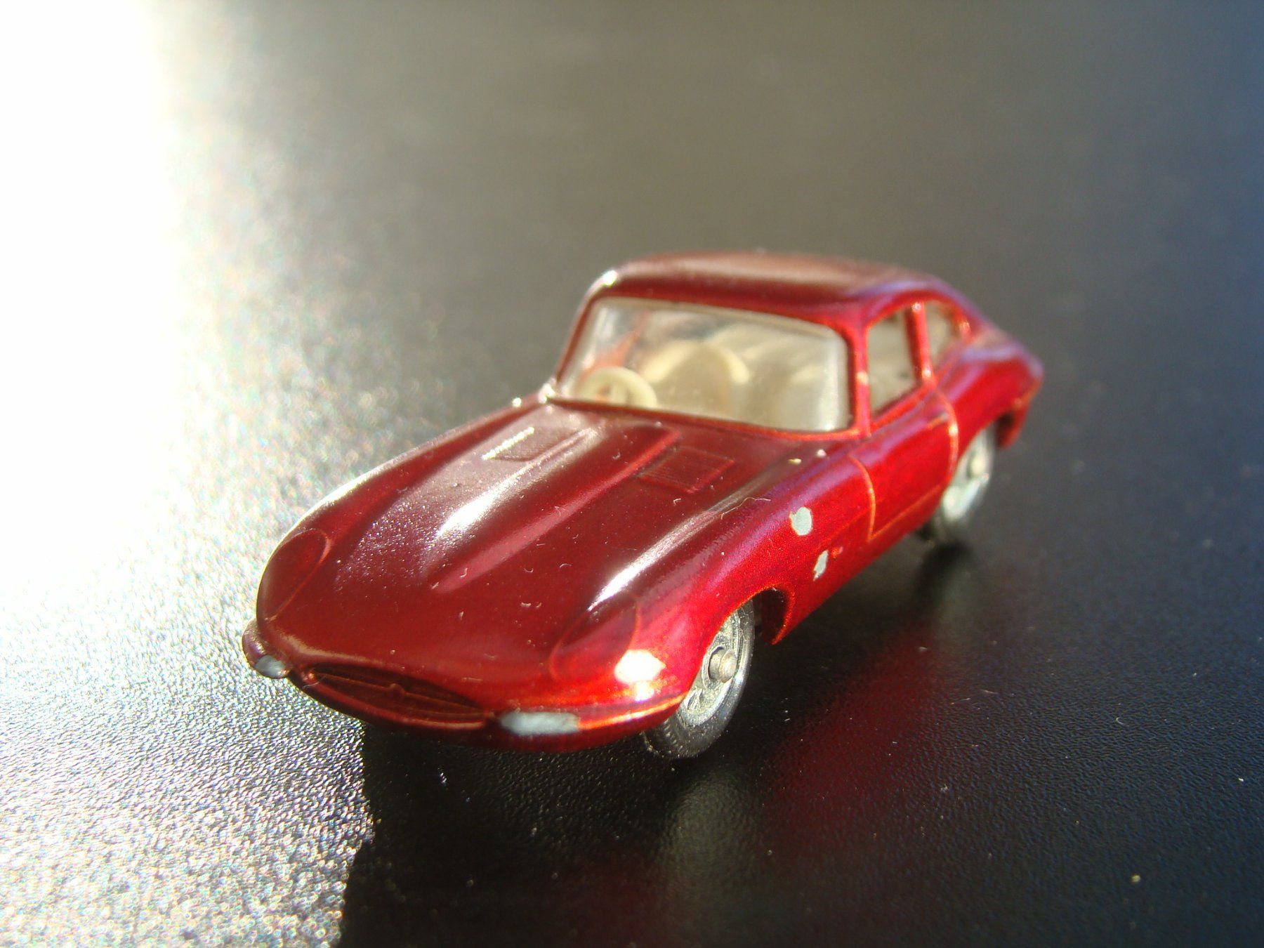 Lesney Modellini d'auto: Lesney Matchbox Series 32 Jaguar E-Type rot  alt – Usato da Walzenhausen venduto da Vanquish711