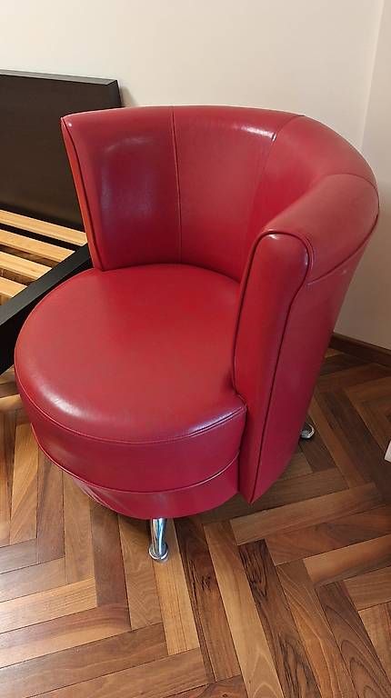 Poltrone: Poltrona in pelle rossa – Usato da Lugano venduto da val_g6yf 2