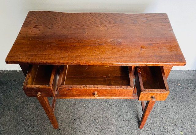 Tavoli: Tischlein aus Holz mit 3 Schubladen – Usato da Oberrieden venduto da Ket25 1