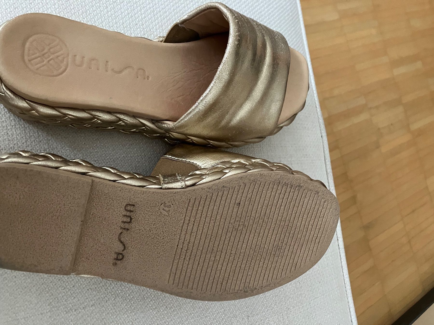 Unisa Scarpe da donna: Neue Sommersandalen Unisa gold Gr.37 – Usato da Rothenburg venduto da Regenbogenwolken