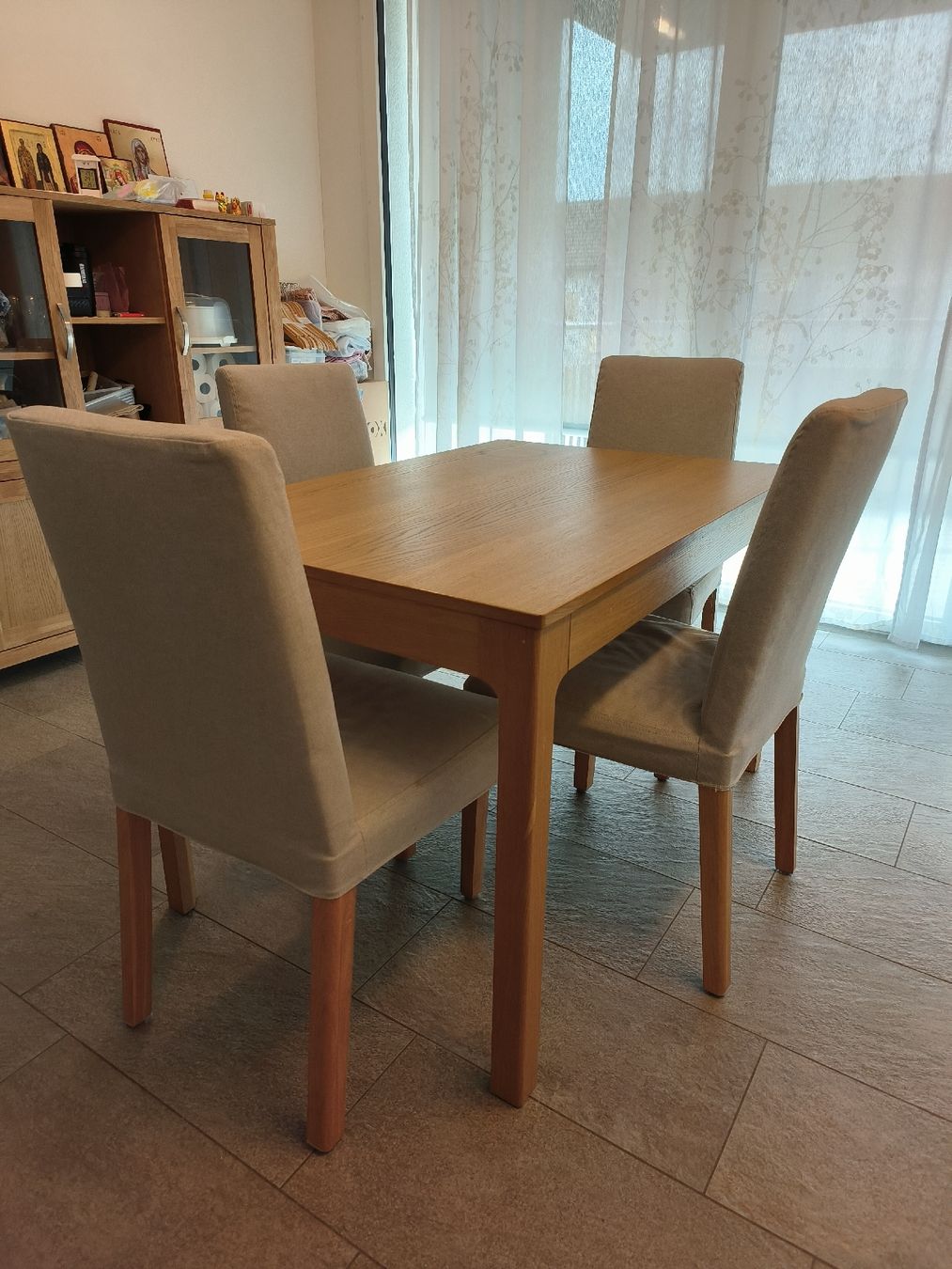 Tischset: Extendable dining table with 4 chairs, light beige, good con – Gebraucht aus Bülach von ste_5tgq