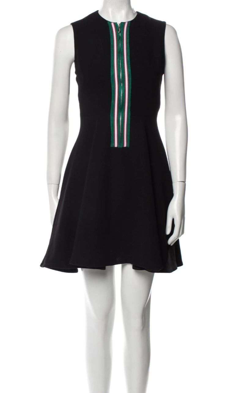 Sandro Vestiti: Robe Sandro noir sans manches fermeture éclair taille 2 – Usato da Niedergösgen venduto da Eva2410