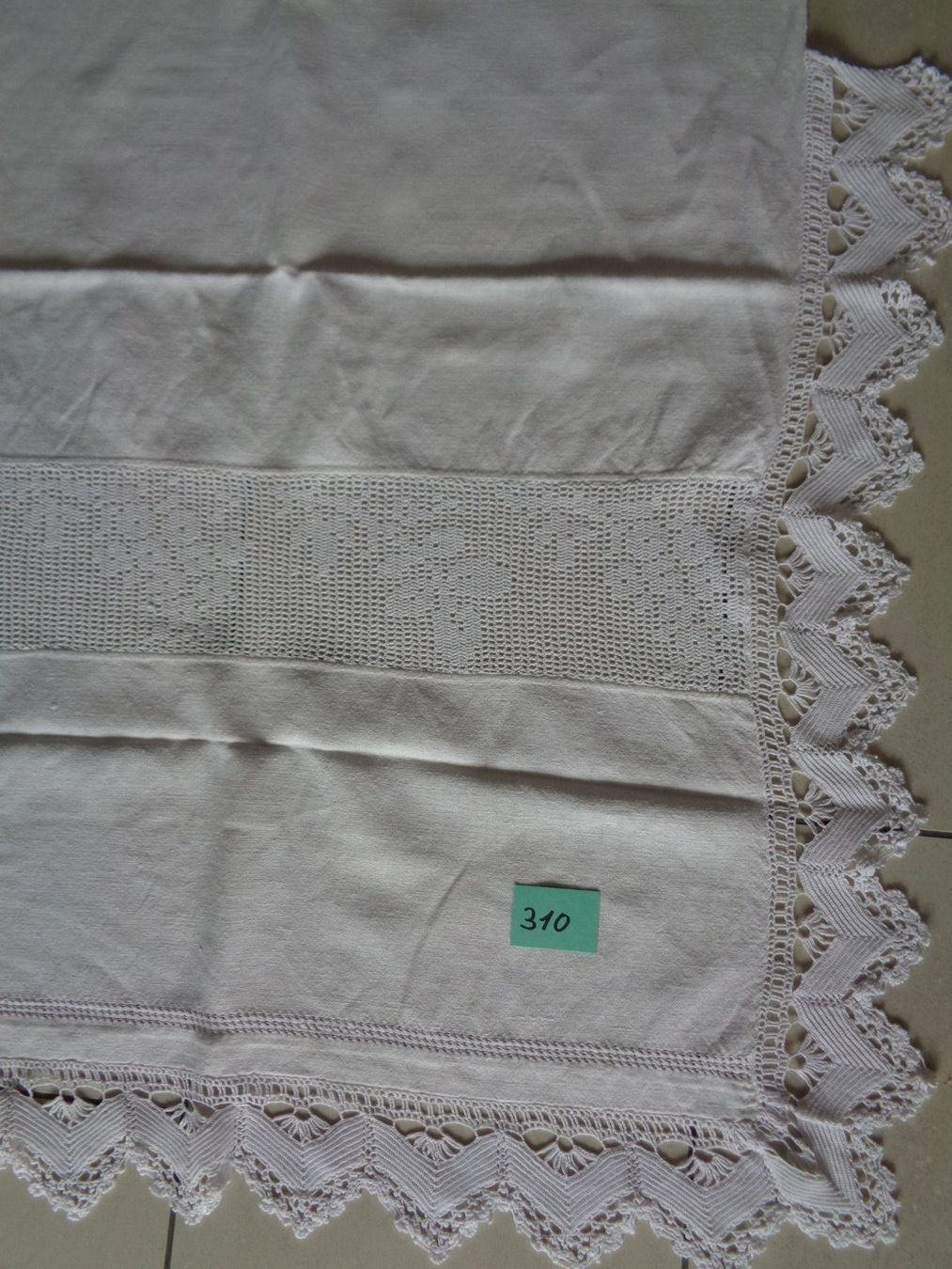 Linge de lit: Antikes Oberleintuch mit Spitzen-Einlage – D'occasion à Chur par omonia
