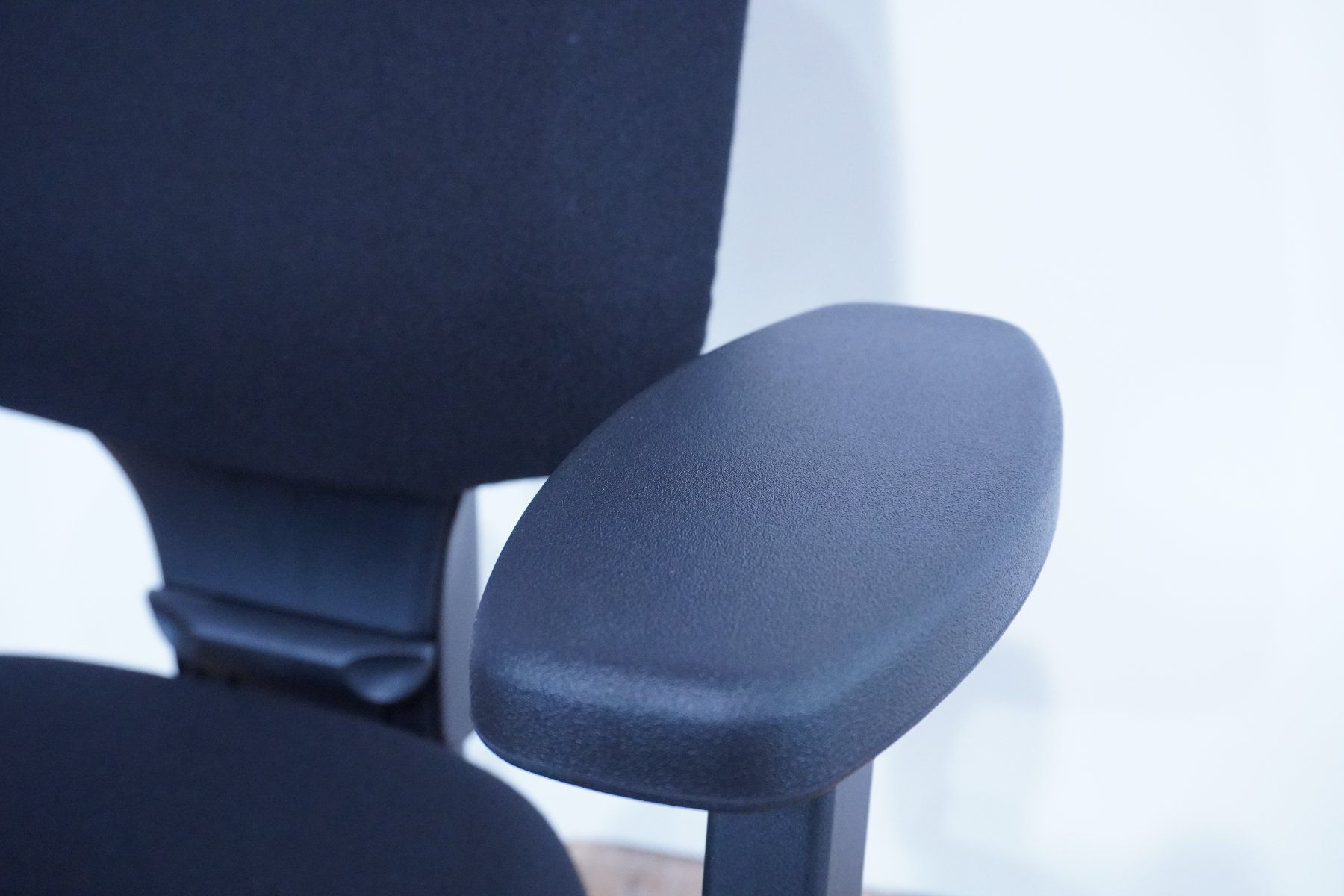 Giroflex Sedie: Giroflex Bürostuhl Modell 545 Stoff schwarz – Usato da Bad Zurzach venduto da QLASSIQ 8