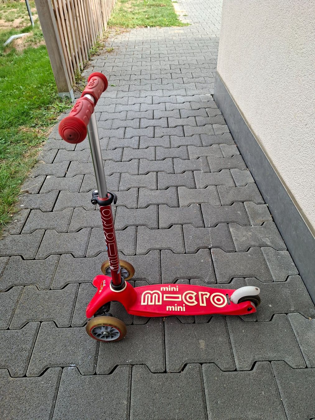 Micro Kickboard: Kinderroller Micro Mini rot gebrauchter Zustand – Usato da Waltenschwil venduto da BJBari 1