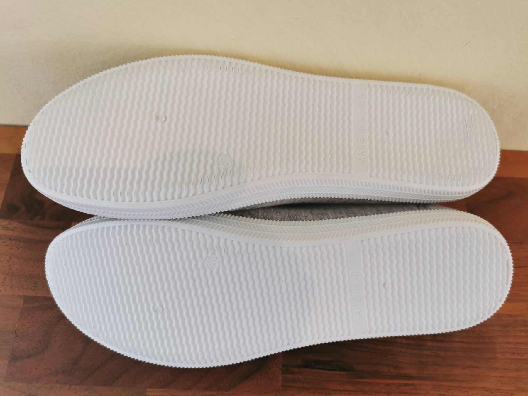 Scarpe da donna: Hellgraue / graue Stoffschuhe / Stoff - Ballerina Gr. 37 – Nuovo (secondo la descrizione) da Boniswil venduto da Totomat-Lady 2