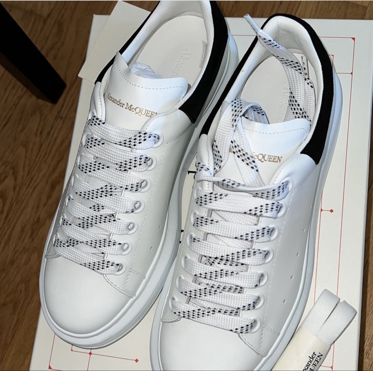 Alexander Mcqueen Scarpe da donna: Alexander McQueen oversized low-top sneakers – Nuovo e nell'imballaggio originale da Spreitenbach venduto da mit_2w9p 1
