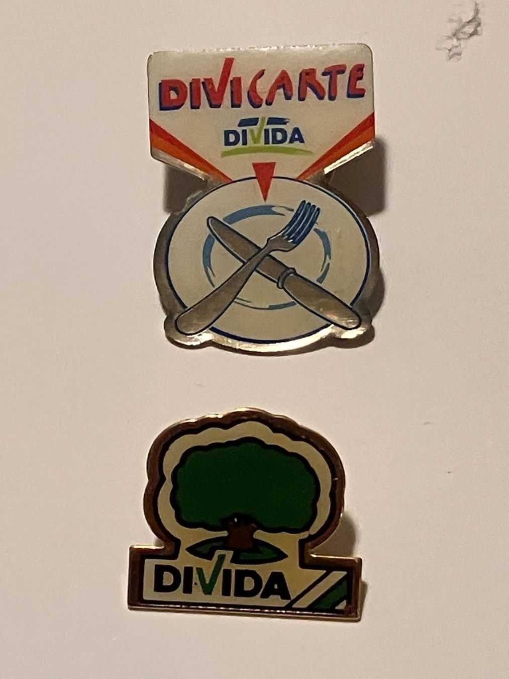 Plaquettes & Badges: 2 Pin Divida – D'occasion à Basel par djwwpp