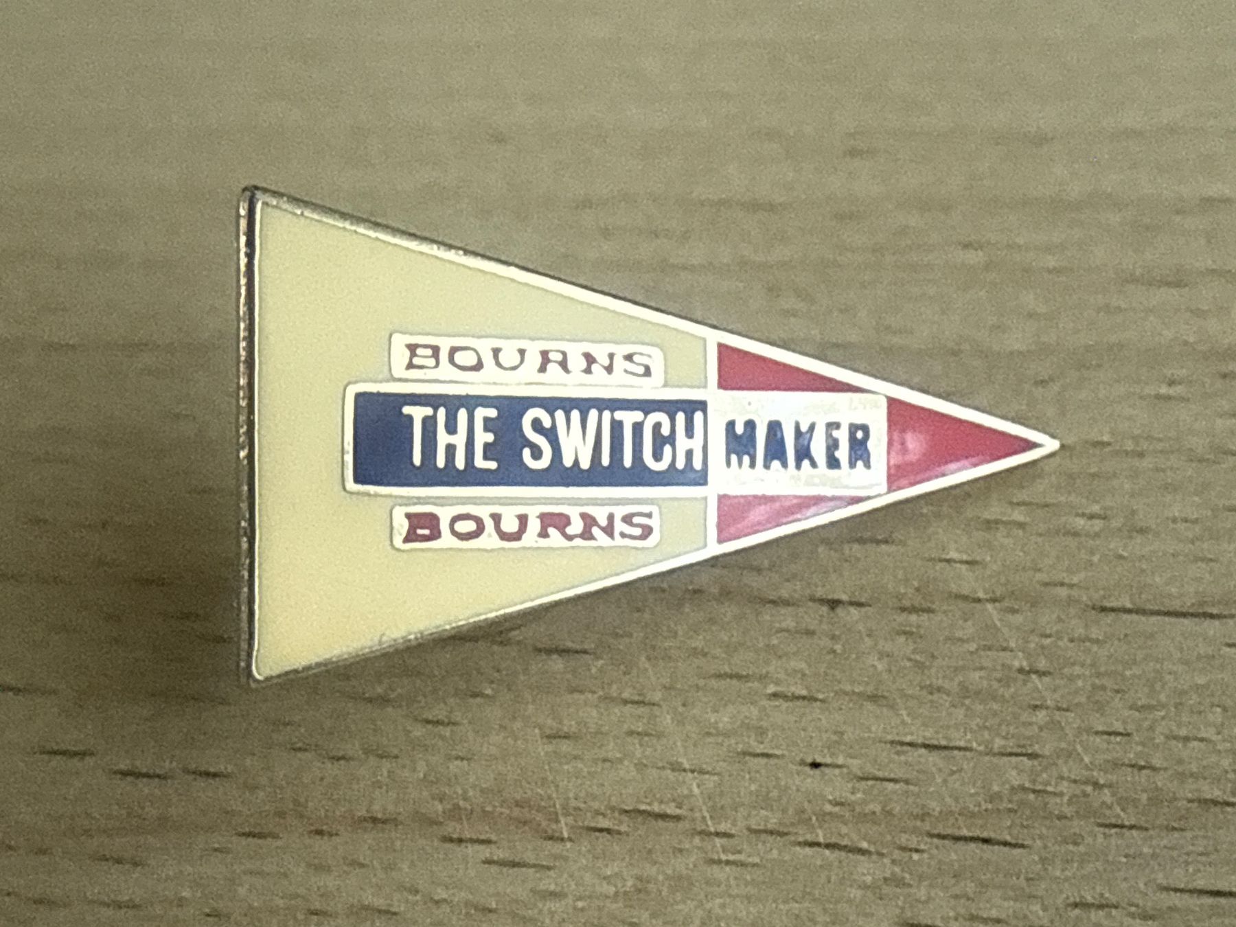 Plaquettes & Badges: Pin Bourns The Switch Maker – D'occasion à Glattbrugg par Schweigmatt