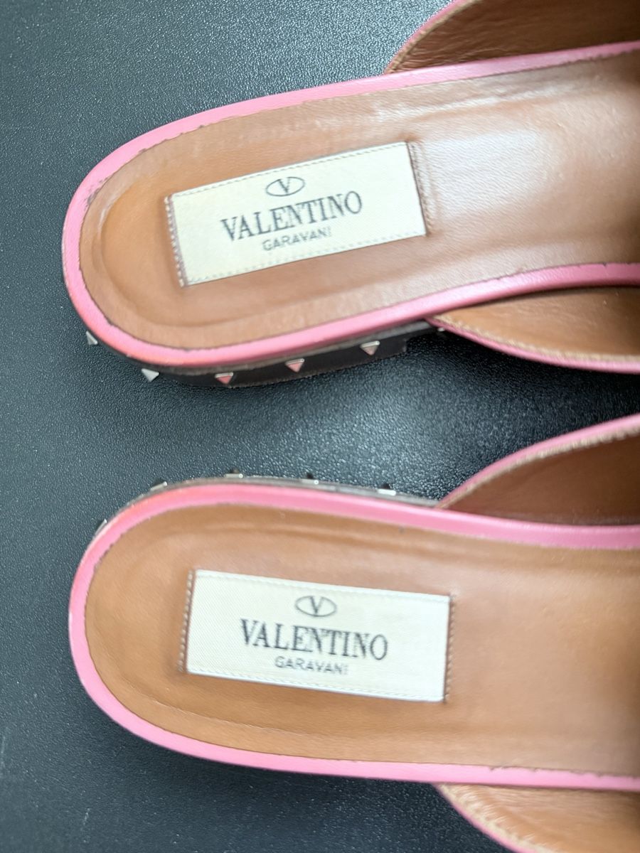 Valentino Herrenschuhe: Mules Valentino Garavani Rockstud roses taille 39 – Gebraucht aus Courgevaux von auxtrouvailles 2