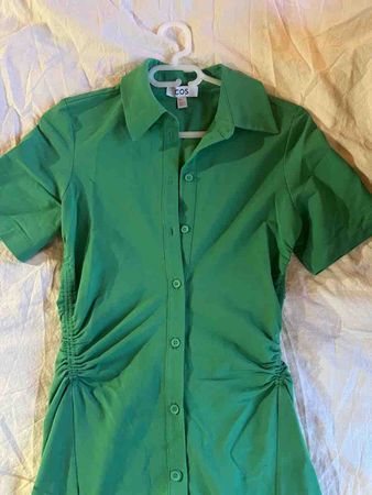 Robe longue COS verte, taille S, coupe cintrée