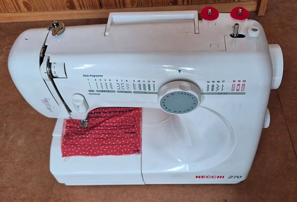 Macchine da cucire: Nähmaschine Necchi 270 – Usato da Schänis venduto da 1234567890ABCDEF 3