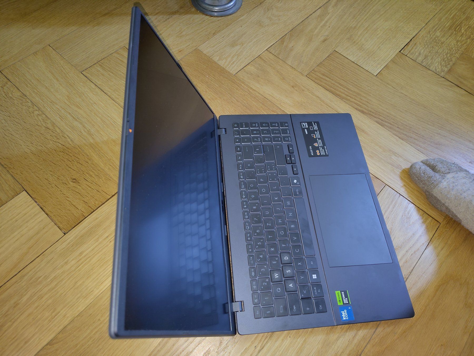 Asus Notebooks: Asus V16 Intel Core 7 Nvidia Geforce rtx5070 – Gebraucht aus Bern von Smoo9 4