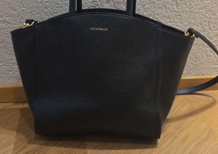 Handtasche Coccinelle schwarz neuwertiger Zustand