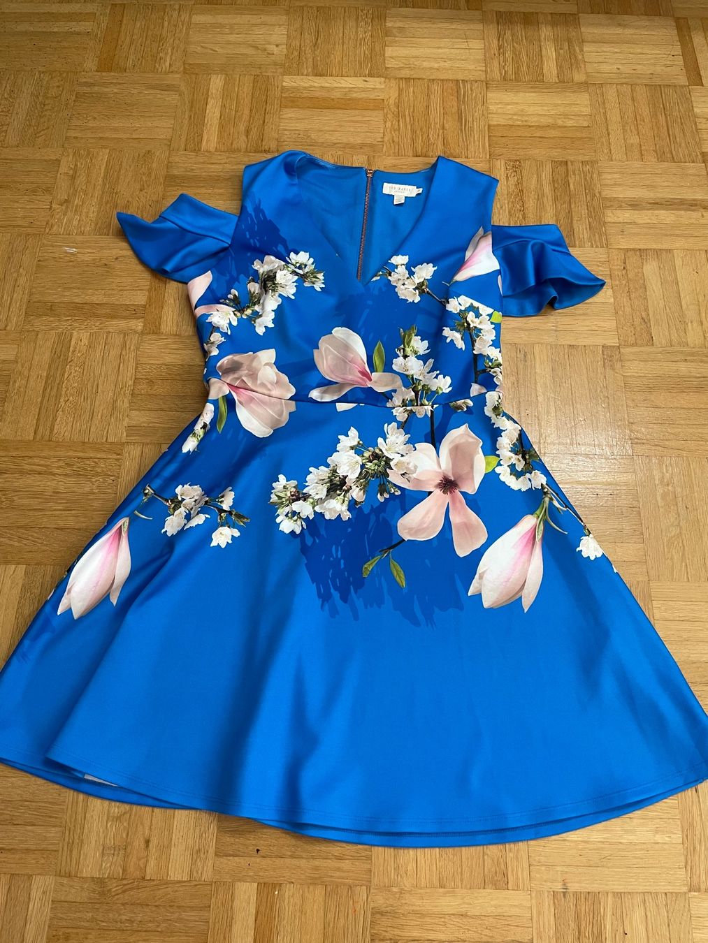 Vestiti: Ted Baker Gr 40 – Usato da Biel/Bienne venduto da philong