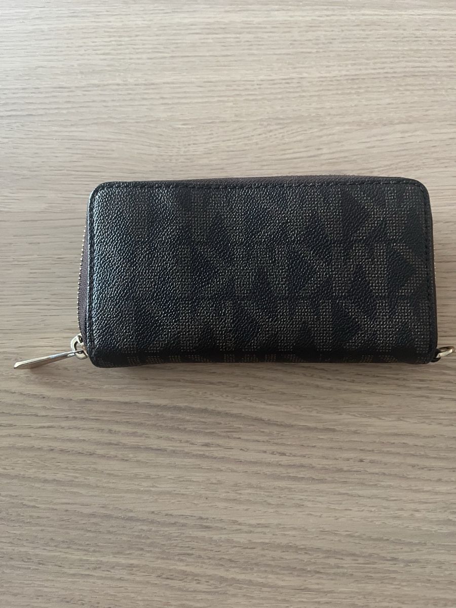 Michael Kors Portafogli: Michael Kors Brown Wallet - Compact and Stylish! – Usato da Kloten venduto da Sz.Cz11 1