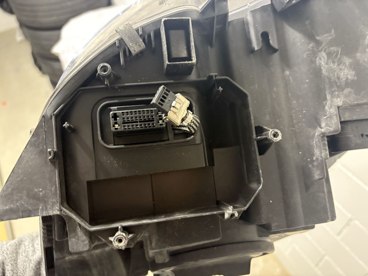 Mercedes-Benz Fari: Mercedes Scheinwerfer W204 – Usato da Luterbach venduto da lab_y6xy 4