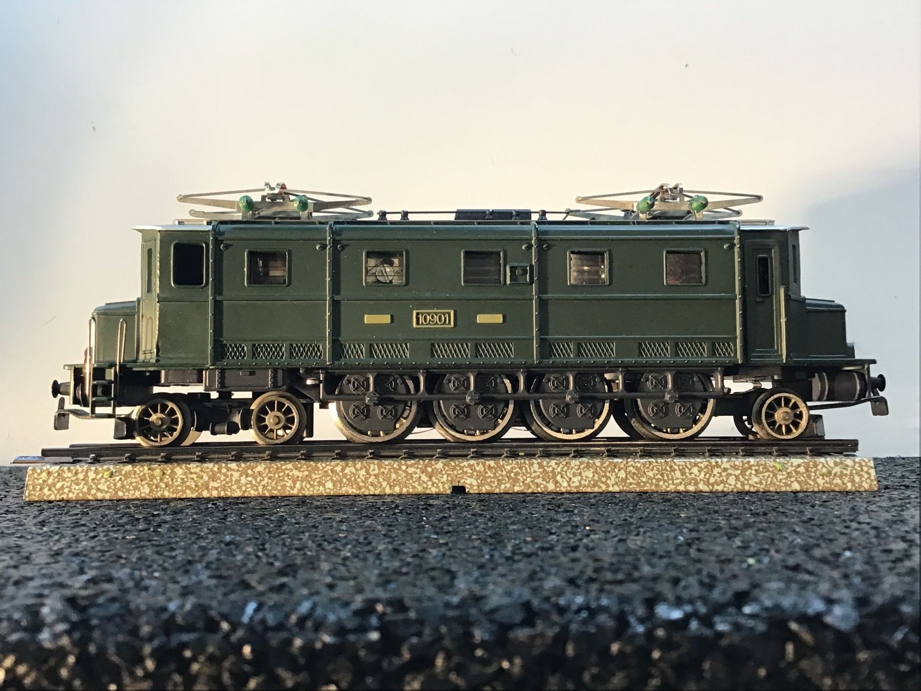 Hag Modellini di ferrovie: MODELL HAG AE 4/7 SBB NR.140 WECHSELSTROM-3 LEITER – Usato da Männedorf venduto da Modelle-aller-Art