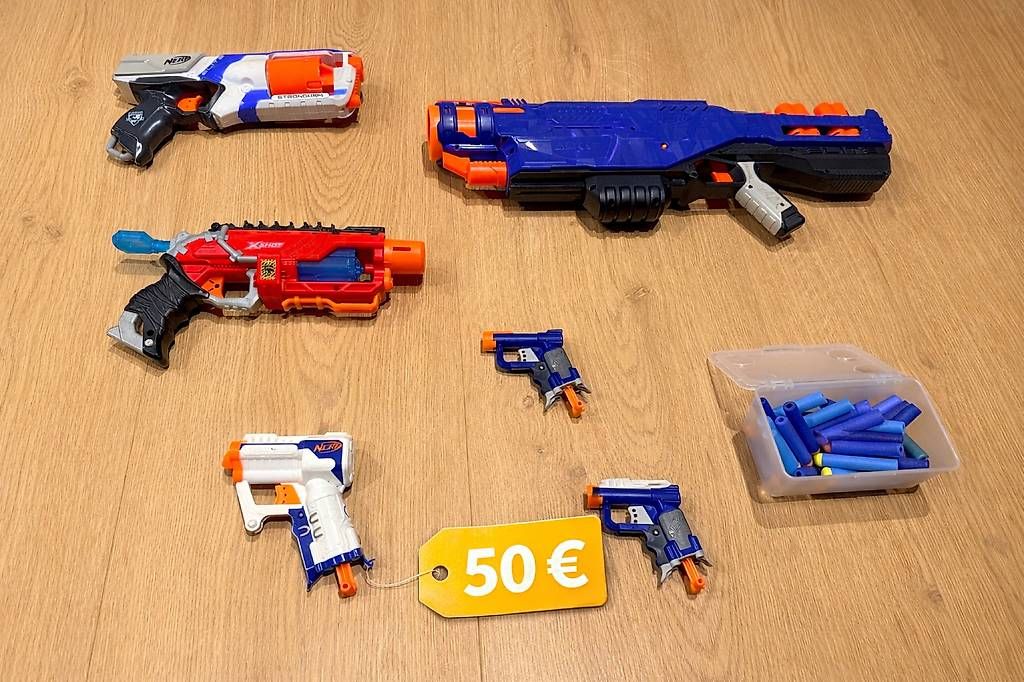 Giocattoli: Lot de pistolets nerfs + fléchettes  – Usato da Bevaix venduto da bigtim
