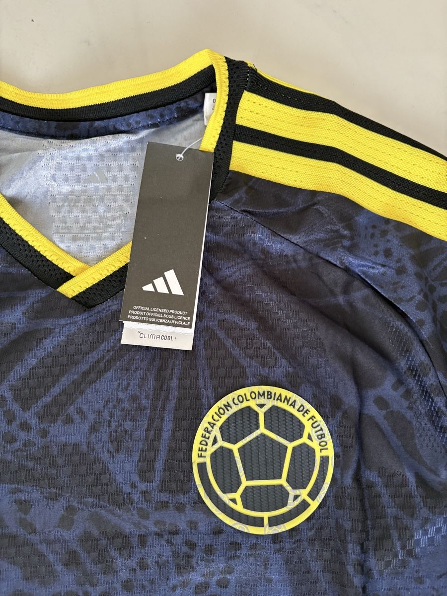 Leibchen & Hosen: Fussballtrikot Kolumbien – Neu und originalverpackt aus bettlach von Falonef 1