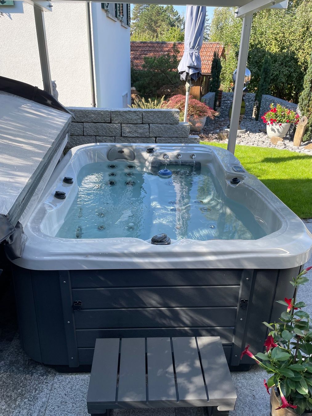 Whirlpool: Whirlpool Deluxe Spas Juno – Gebraucht aus Hittnau von  2