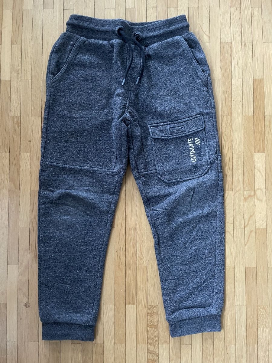 Pantaloni: Kids Trainerhose – Usato da Tägerwilen venduto da Shaimaa