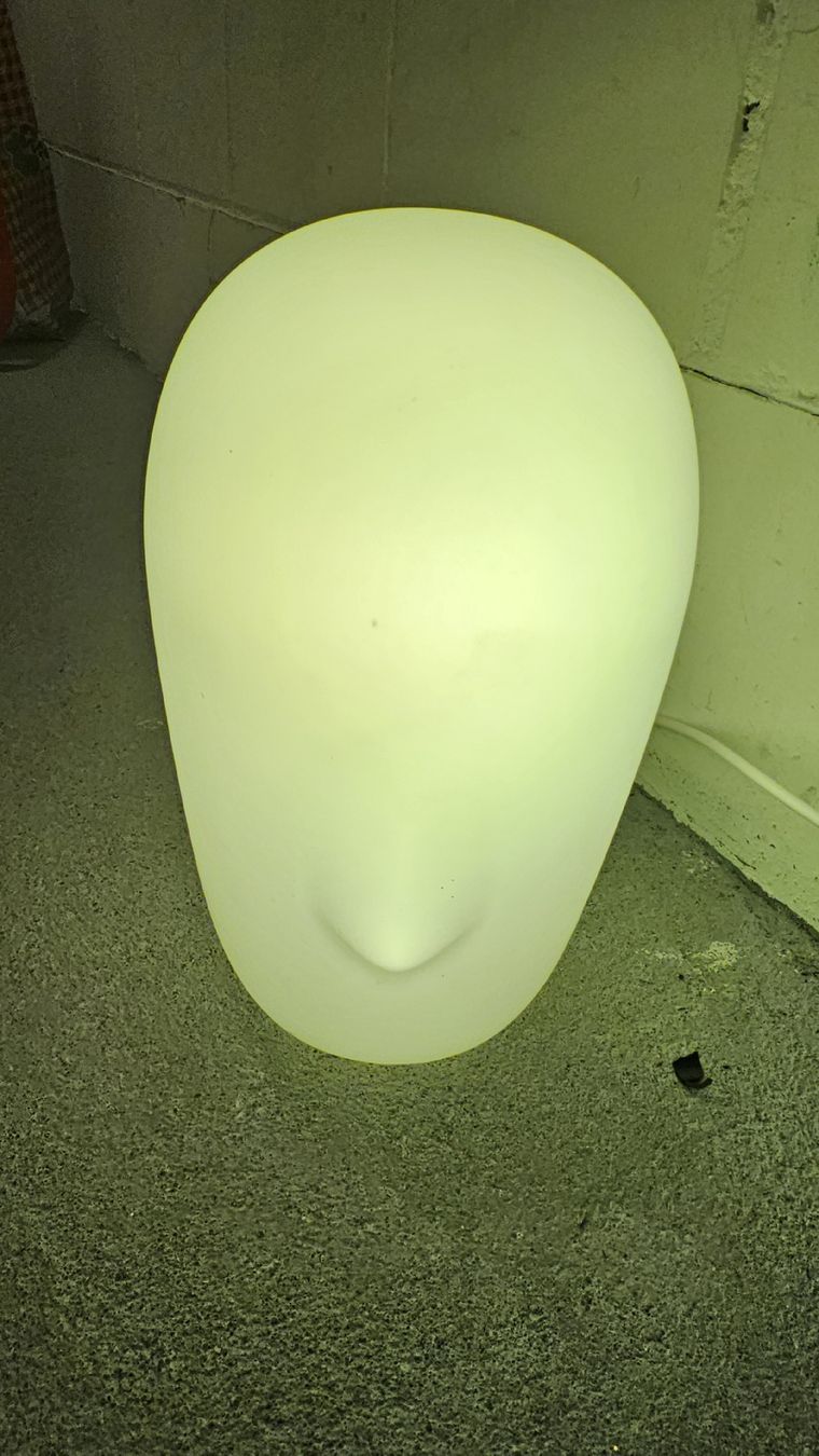 Lampen: Stylische Kopf LED Lampe, wechselt Farbe – Gebraucht aus Winterthur von Mwaelchli1