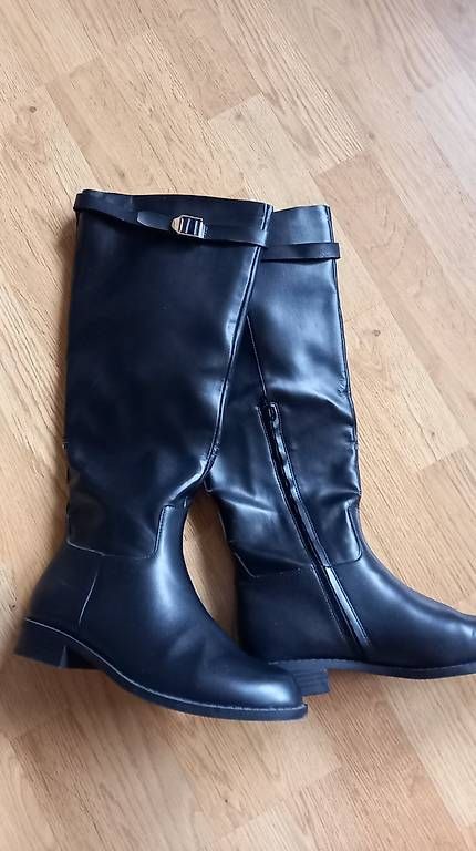 Damenschuhe: Stiefel einmal getragen – Gebraucht aus Wattwil von Rainbow412