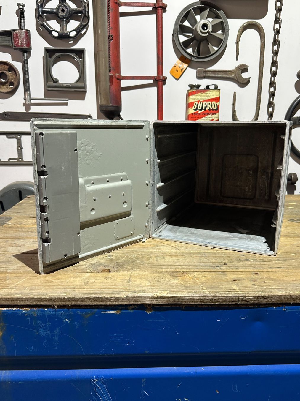 Swissair Valigie: Lufthansa Flightcase Airline Bordcontainer Luftfahrt – Usato da Luzern venduto da Fracht-Design.ch 4