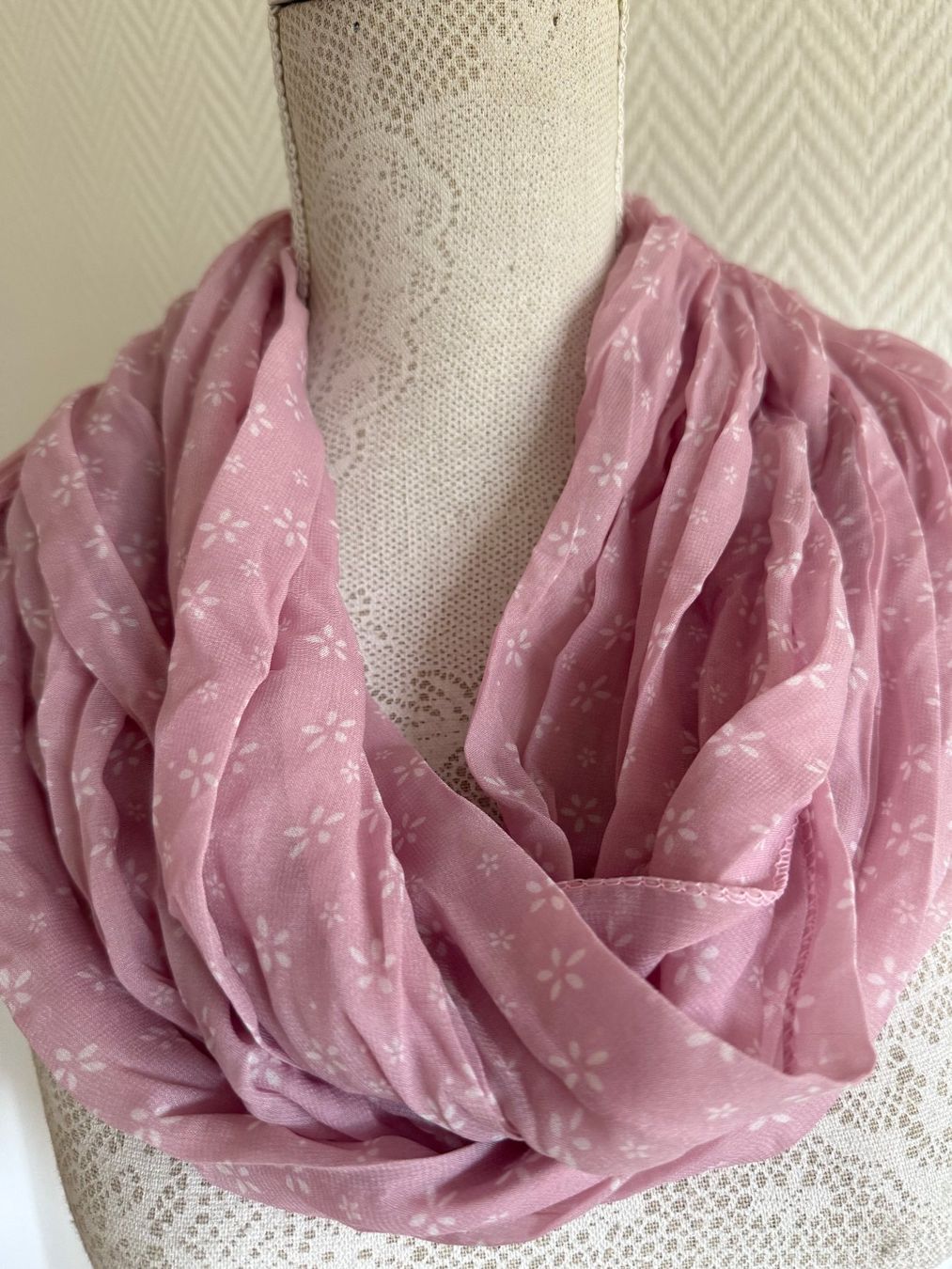 Foulard & Sciarpe: Neu Loop Tuch Viskose 76 x 46 cm – Nuovo e nell'imballaggio originale da Kirchdorf AG venduto da coco123