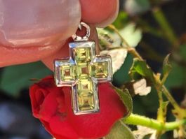 925 Silber Kreuz Anhänger mit Peridot?  Edelsteinen