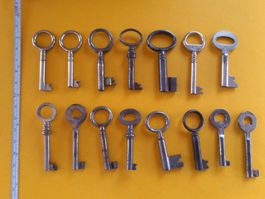 Lot de 15 anciennes petites clefs
