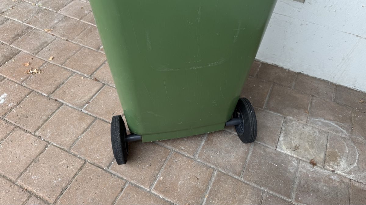 Korpus: SSI Schäfer Abfallcontainer 240 Liter grün gebraucht – Gebraucht aus Euthal von 99Antik 7