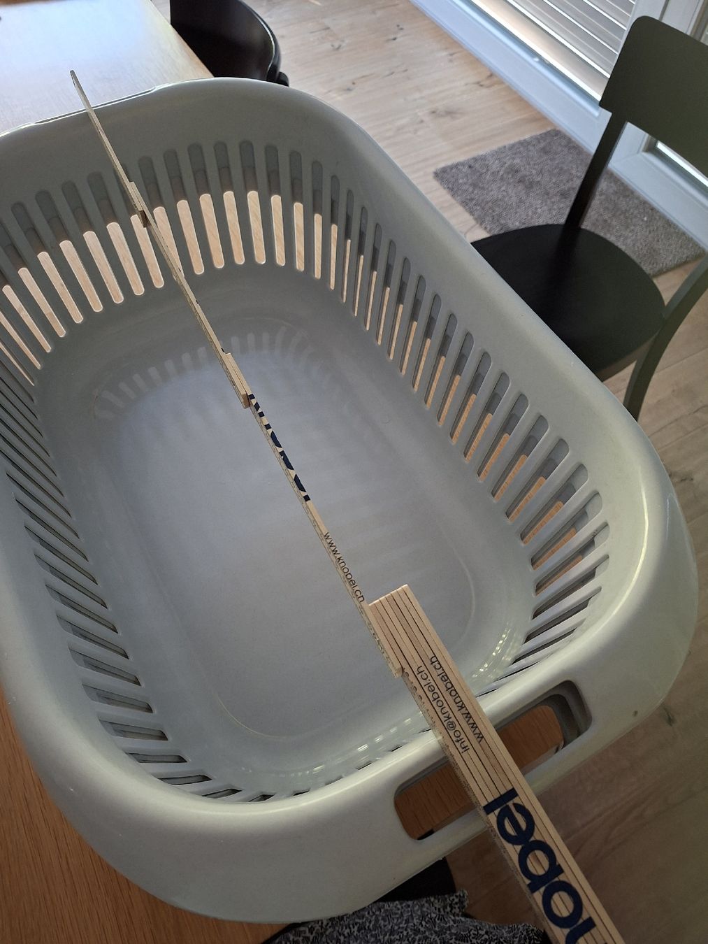 Cesti per biancheria: Wäschekorb Kunststoff hellgrau Masse L70 B45 H24 cm – Usato da Kappel SO venduto da Alaska1313 1