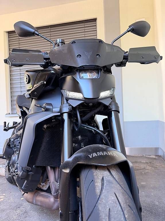 Yamaha Route: Wunderschöne, schwarze Mt-09 Jhrg. 2024 – D'occasion à Uster par KingZimmi 4
