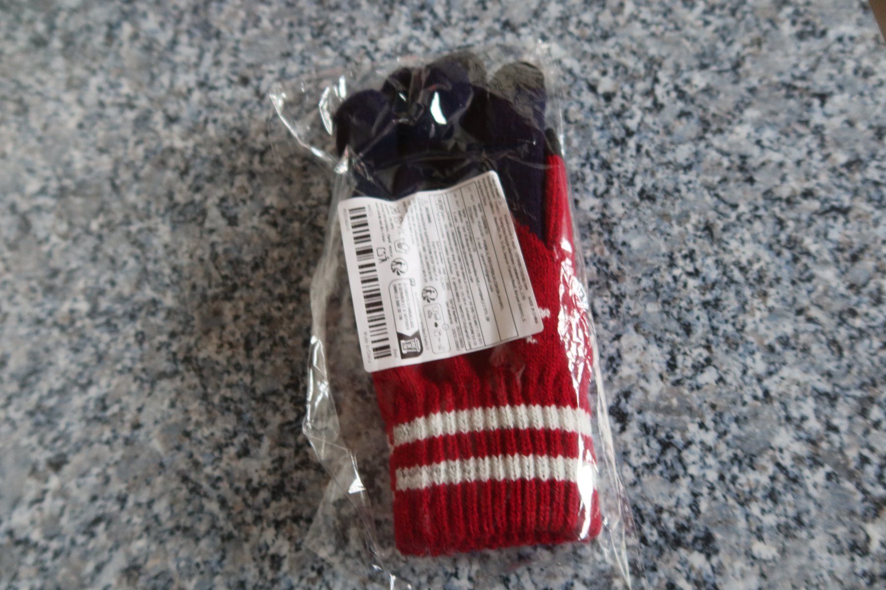 Handschuhe & Handstulpen: Handschuhe – Neu und originalverpackt aus Täuffelen von Cindybussy
