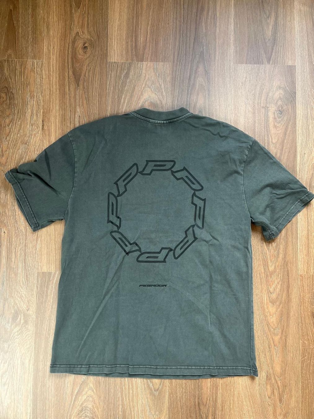 Pegador T-shirt: T-Shirt Pegador Gris – Nuovo (secondo la descrizione) da Môtiers NE venduto da ElGreco3099 1