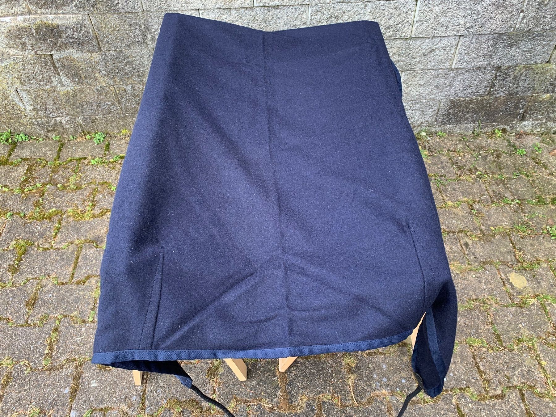 Carrozze: schöne dunkelblaue Bockdecke – Usato da Feldbach venduto da Olive1 6