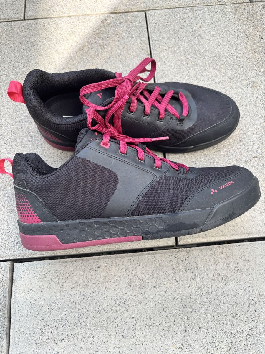 Scarpe da donna: Vaude Damen Veloschuhe Grösse 40 gebraucht – Usato da Schenkon venduto da Crikrys