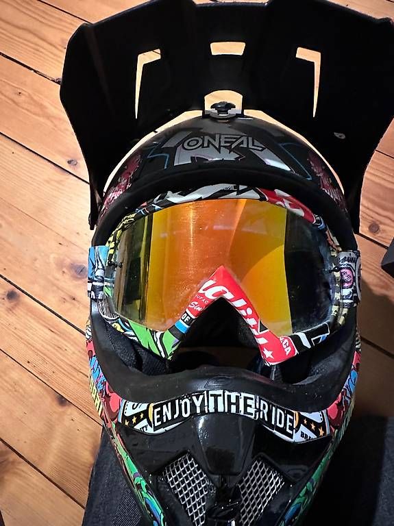 Caschi & visiere: Motocross Helm Kinder L mit Brille – Usato da Kilchberg ZH venduto da bin_sq5j