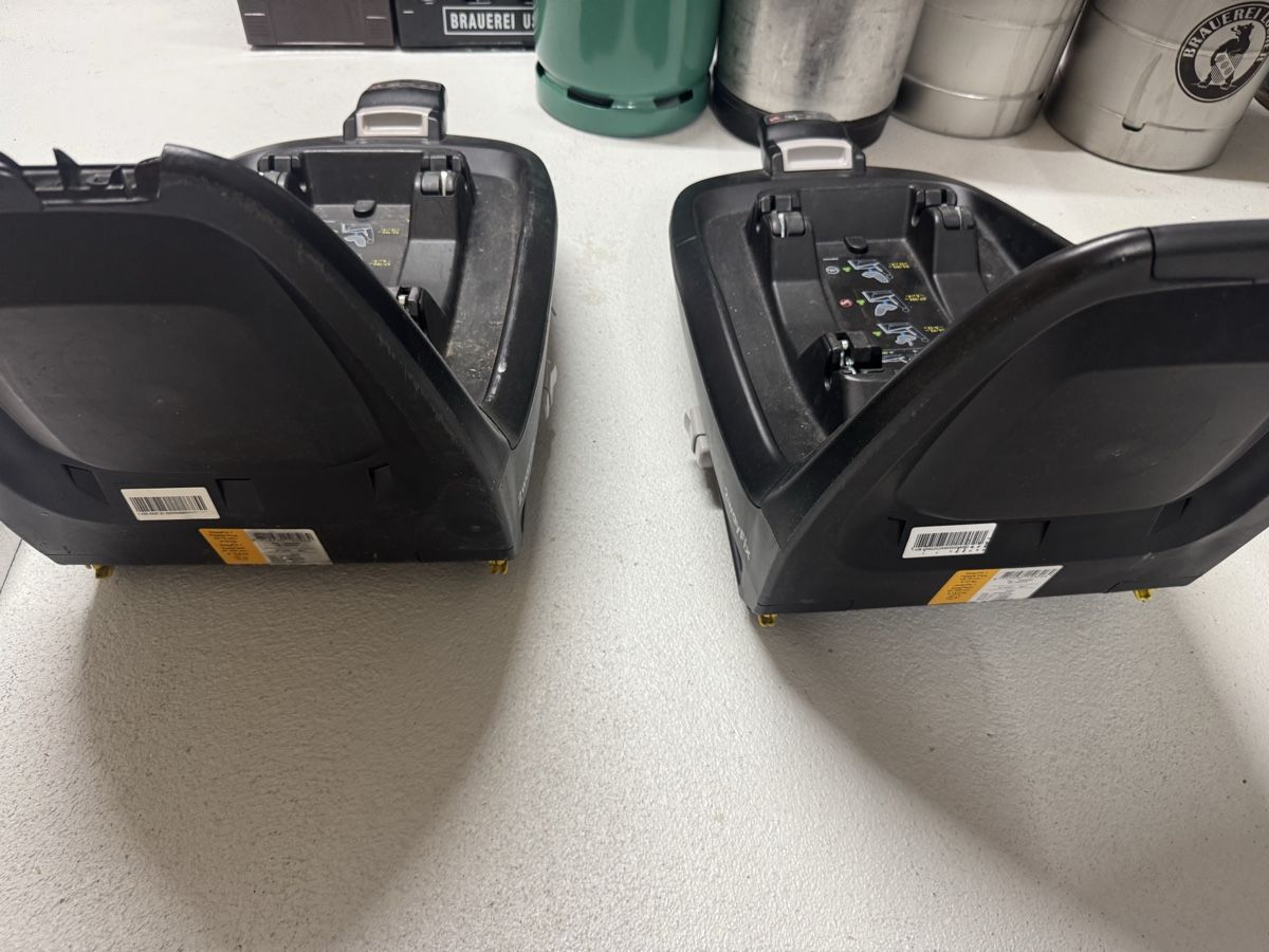 Seggiolini per auto: 2 isofix Stationen + 1 Schale – Usato da Hinwil venduto da diggi87 2