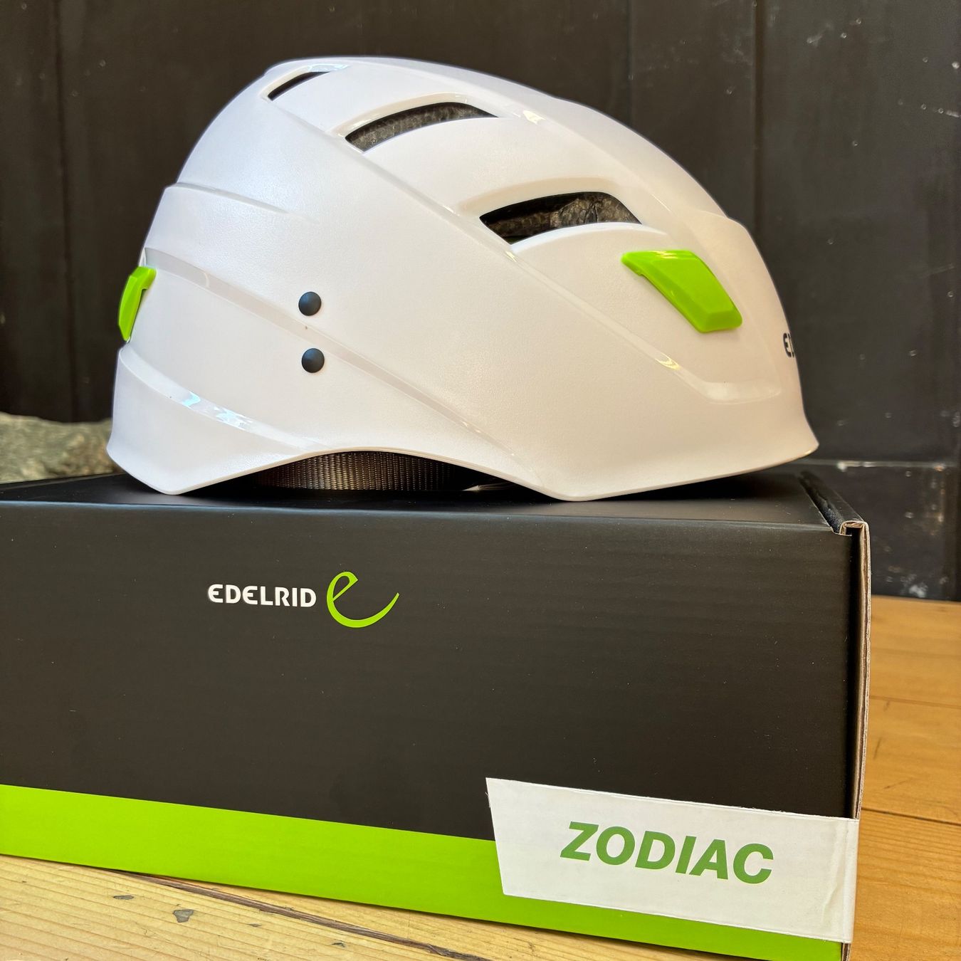 Edelrid Caschi: Edelrid Kletterhelm weiss – Nuovo (secondo la descrizione) da Küttigen venduto da thoren77