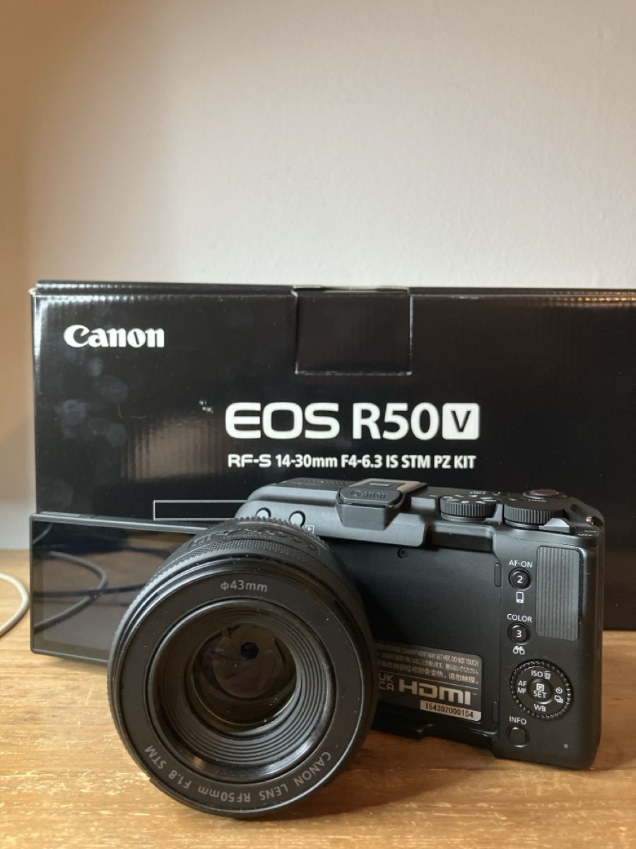 Canon R50V RF 50 mm F1.8 STM (Neu (gemäss Beschreibung)) in Flamatt für ...