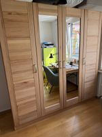 Grosser hochwertiger Kleiderschrank aus Holz/Buche mit 2 Spi